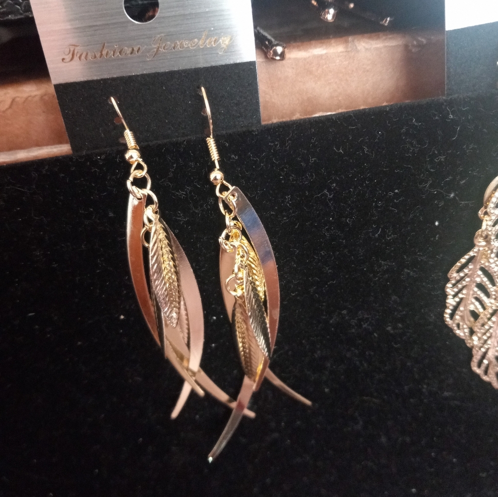 Gorgeous ear shine earrings NEW NEW